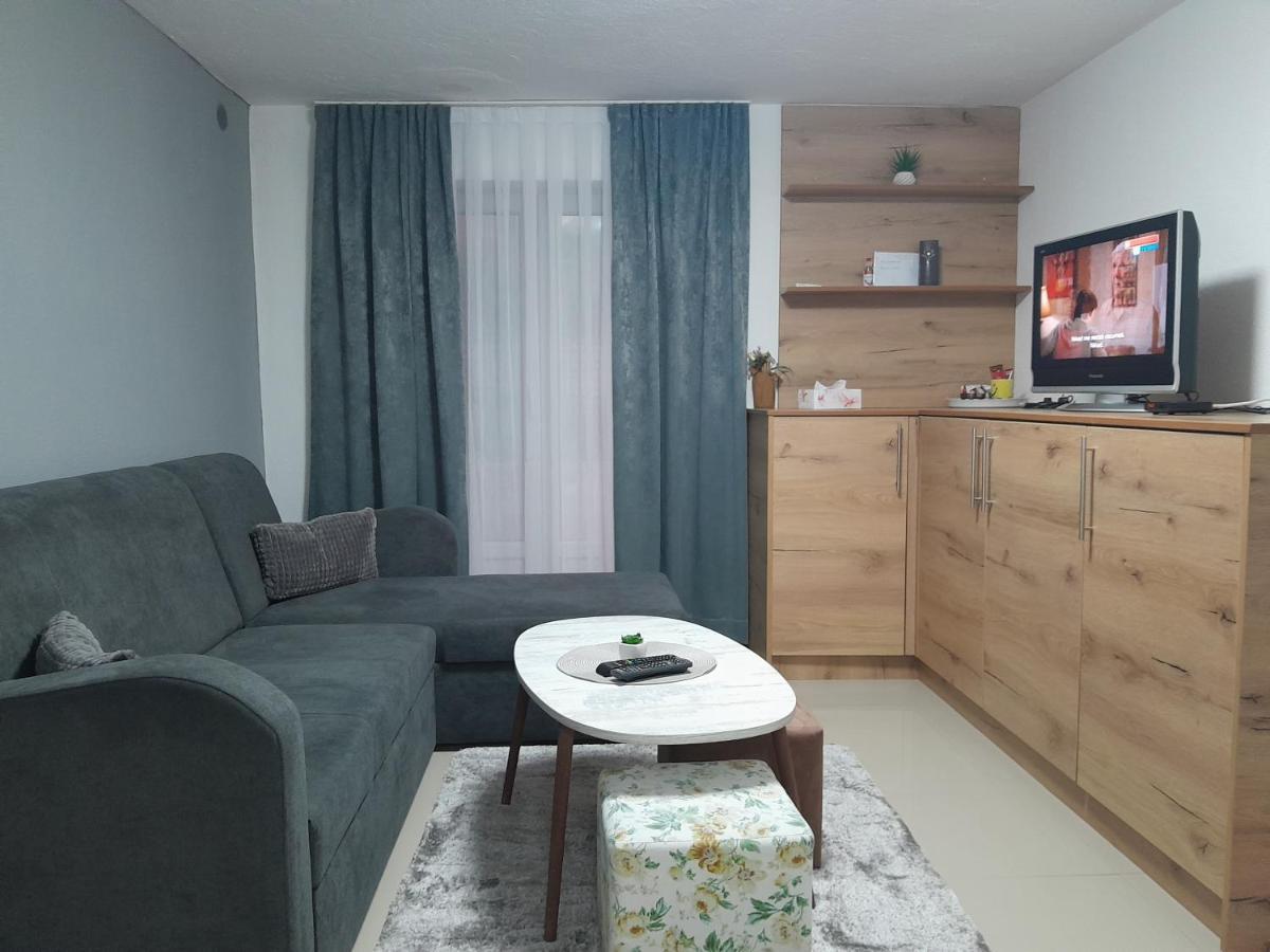 Apartmani Bet Gradacac 1 Maj Broj 24 Extérieur photo